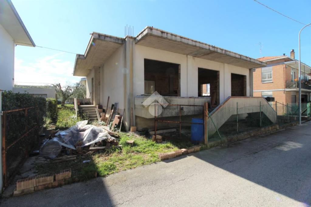 casa indipendente in vendita a Mosciano Sant'Angelo