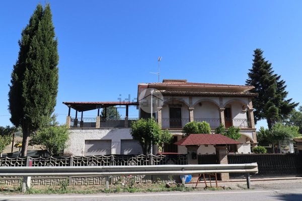 casa indipendente in vendita a Mosciano Sant'Angelo