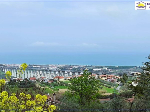 casa indipendente in vendita a Mosciano Sant'Angelo in zona Montone