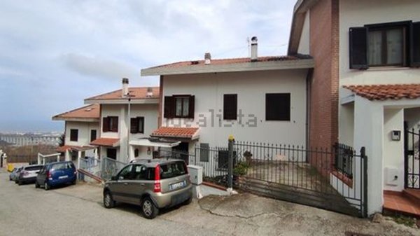 casa indipendente in vendita a Mosciano Sant'Angelo in zona Montone