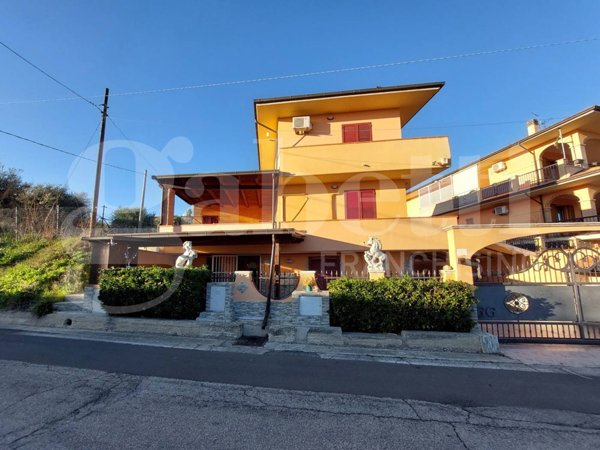 casa indipendente in vendita a Mosciano Sant'Angelo