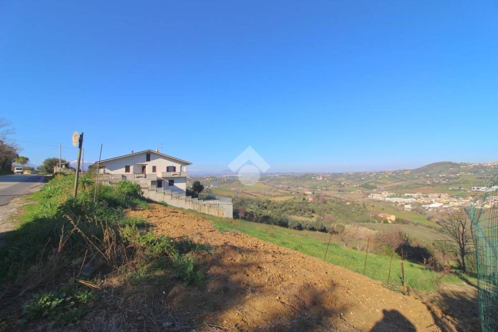 terreno in vendita a Mosciano Sant'Angelo in zona Montone