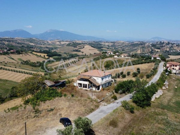 casa indipendente in vendita a Mosciano Sant'Angelo