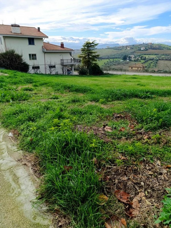 terreno edificabile in vendita a Mosciano Sant'Angelo