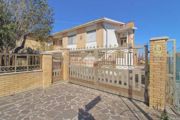 casa indipendente in vendita a Mosciano Sant'Angelo in zona Montone