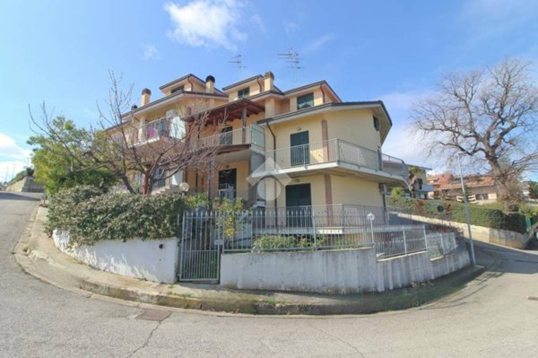 casa indipendente in vendita a Mosciano Sant'Angelo in zona Montone