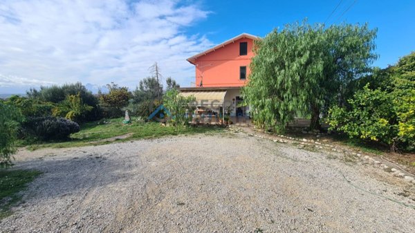 casa semindipendente in vendita a Mosciano Sant'Angelo