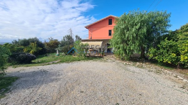 casa semindipendente in vendita a Mosciano Sant'Angelo