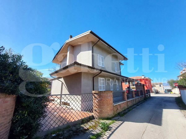 casa indipendente in vendita a Mosciano Sant'Angelo