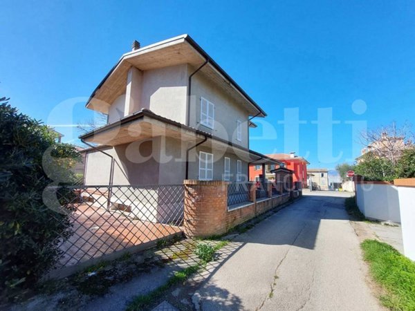 casa indipendente in vendita a Mosciano Sant'Angelo