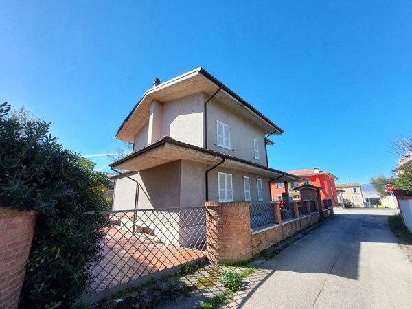 casa indipendente in vendita a Mosciano Sant'Angelo