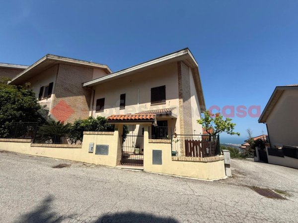 casa indipendente in vendita a Mosciano Sant'Angelo