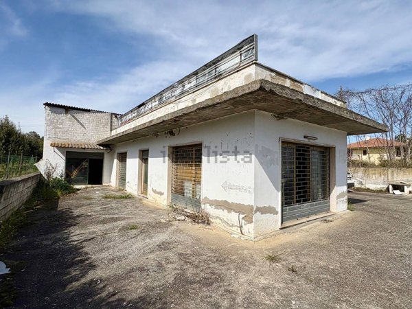 capannone in vendita a Mosciano Sant'Angelo