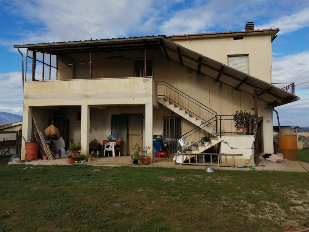 casa indipendente in vendita a Mosciano Sant'Angelo