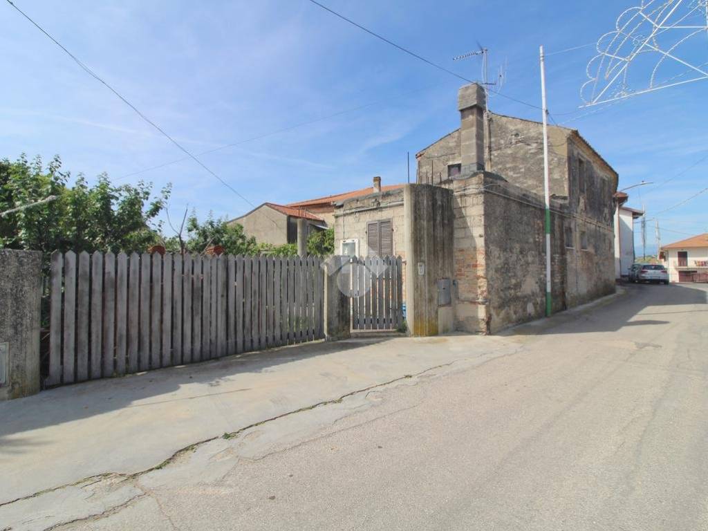 casa indipendente in vendita a Mosciano Sant'Angelo in zona Collepietro