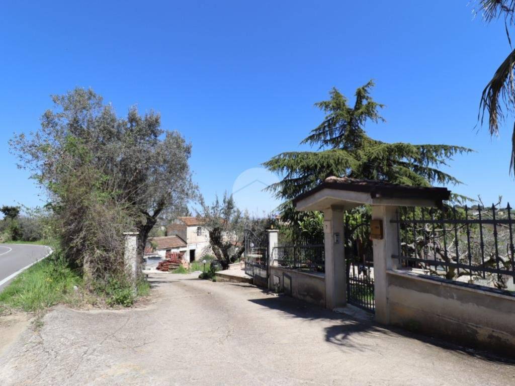 casa indipendente in vendita a Mosciano Sant'Angelo in zona Montone