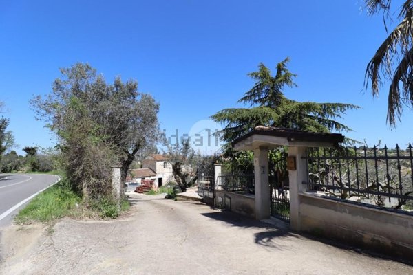 casa indipendente in vendita a Mosciano Sant'Angelo in zona Montone