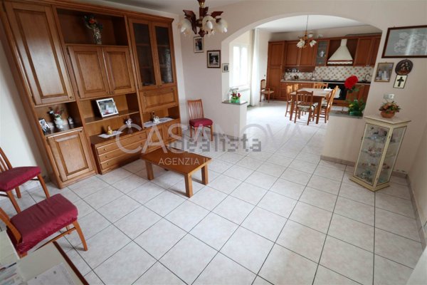 casa indipendente in vendita a Mosciano Sant'Angelo