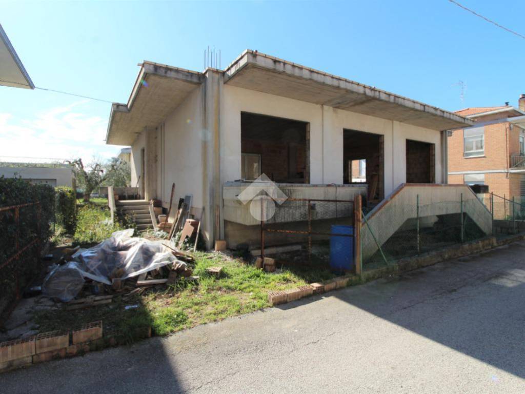 casa indipendente in vendita a Mosciano Sant'Angelo