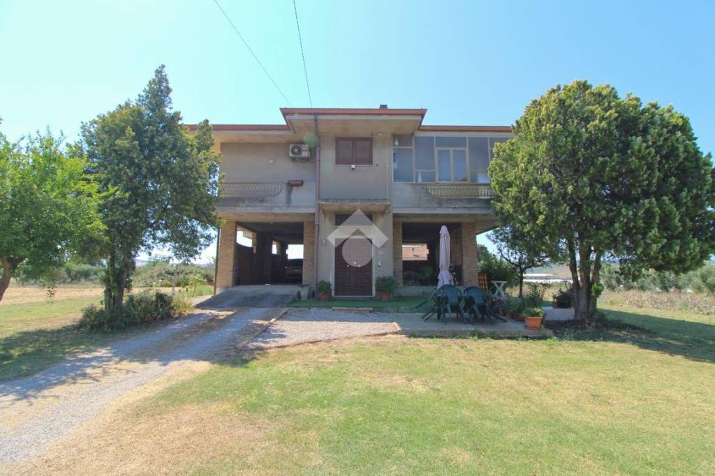 casa indipendente in vendita a Mosciano Sant'Angelo