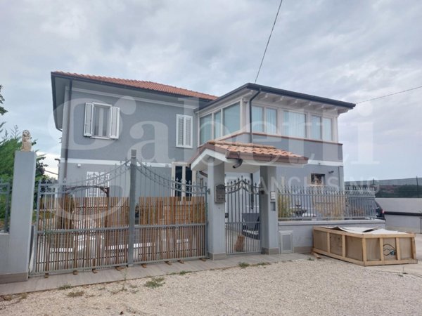 casa indipendente in vendita a Mosciano Sant'Angelo