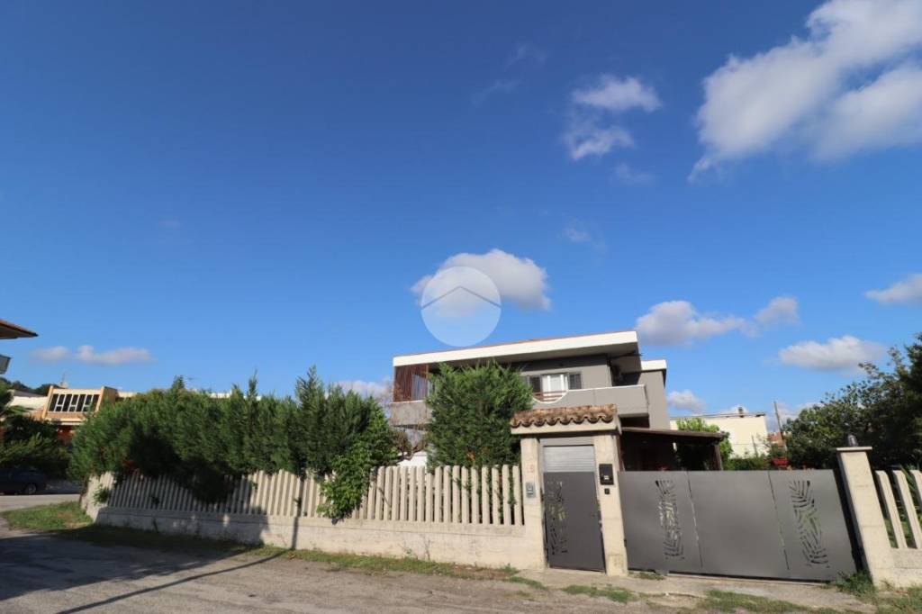 casa indipendente in vendita a Mosciano Sant'Angelo