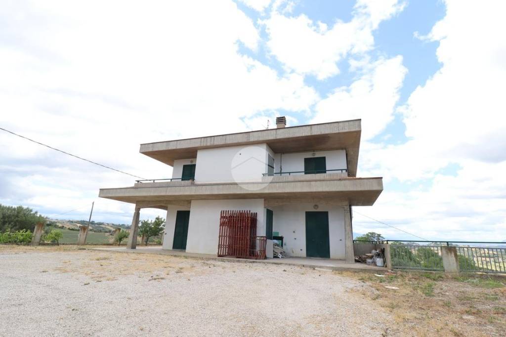 casa indipendente in vendita a Mosciano Sant'Angelo
