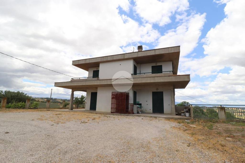 casa indipendente in vendita a Mosciano Sant'Angelo