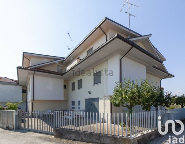 casa indipendente in vendita a Mosciano Sant'Angelo