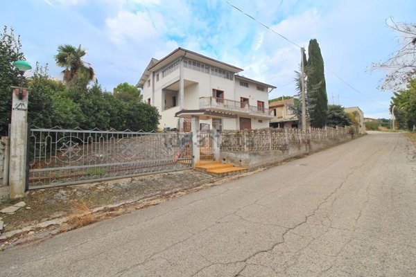casa indipendente in vendita a Mosciano Sant'Angelo