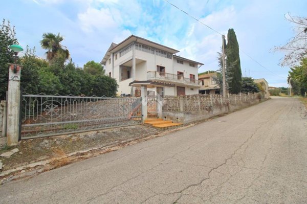 casa indipendente in vendita a Mosciano Sant'Angelo