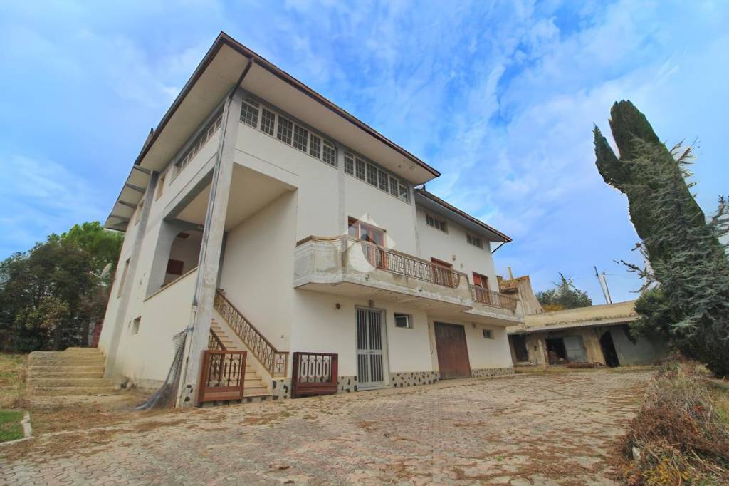 casa indipendente in vendita a Mosciano Sant'Angelo