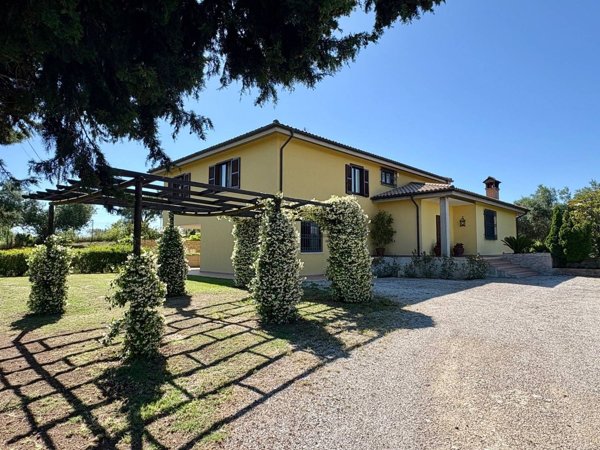 casa indipendente in vendita a Mosciano Sant'Angelo in zona Colle Imperatore