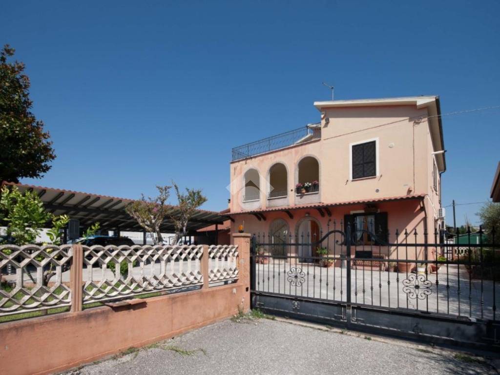 casa indipendente in vendita a Mosciano Sant'Angelo