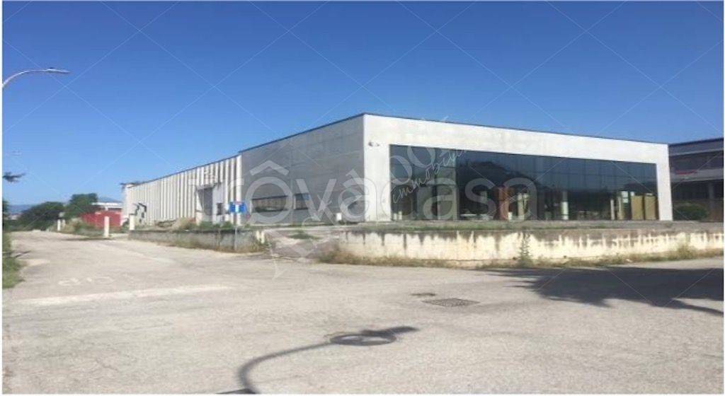 locale commerciale in vendita a Mosciano Sant'Angelo
