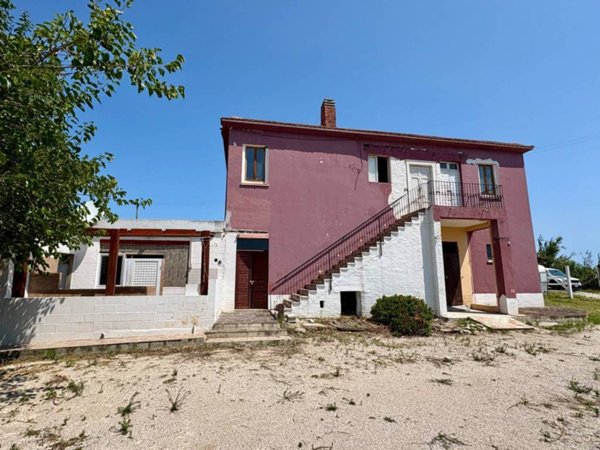 casa indipendente in vendita a Mosciano Sant'Angelo in zona Montone