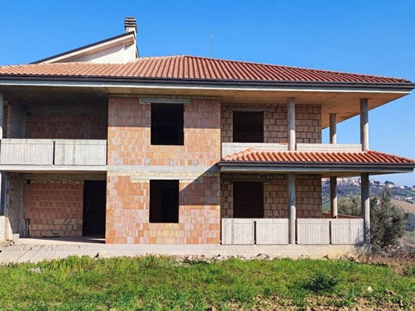 casa indipendente in vendita a Mosciano Sant'Angelo