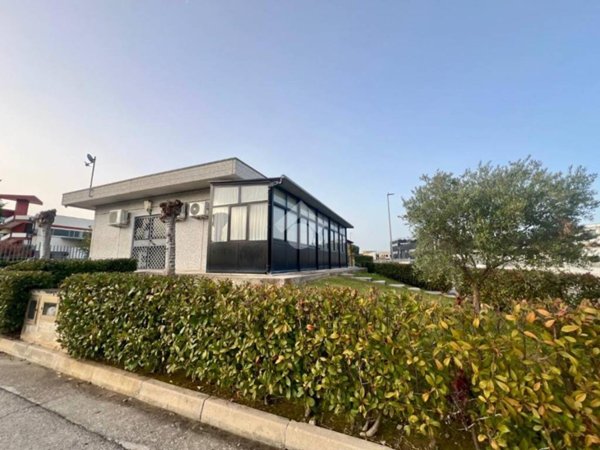 negozio in vendita a Mosciano Sant'Angelo