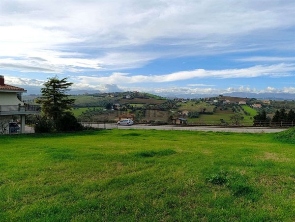 casa indipendente in vendita a Mosciano Sant'Angelo