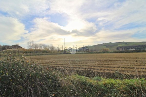terreno edificabile in vendita a Mosciano Sant'Angelo