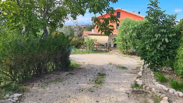 casa indipendente in vendita a Mosciano Sant'Angelo