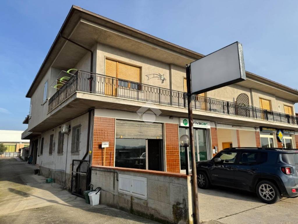 negozio in vendita a Mosciano Sant'Angelo