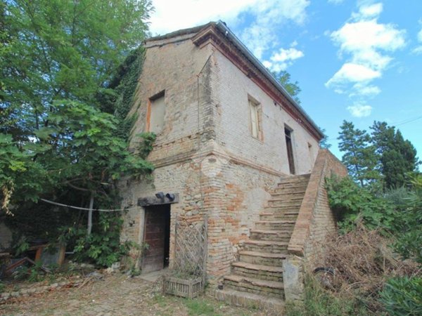 casa indipendente in vendita a Mosciano Sant'Angelo in zona Notaresco Stazione