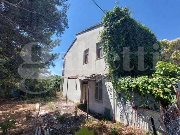 casa indipendente in vendita a Mosciano Sant'Angelo in zona Convento