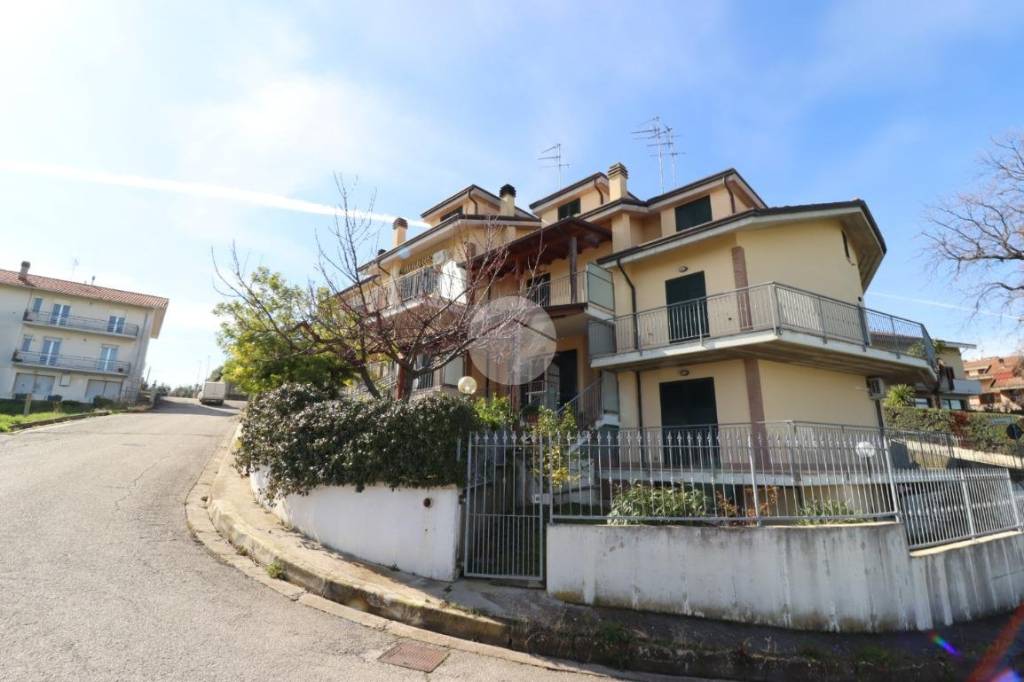 casa indipendente in vendita a Mosciano Sant'Angelo