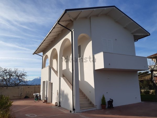 casa indipendente in vendita a Mosciano Sant'Angelo
