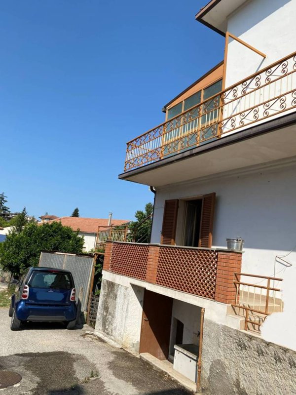 casa indipendente in vendita a Mosciano Sant'Angelo