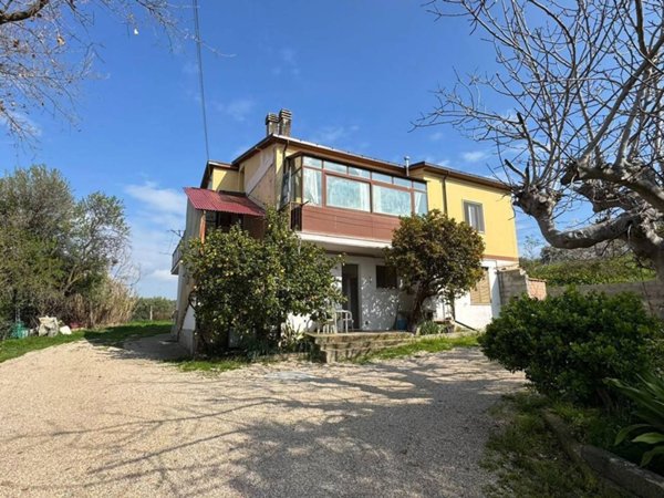 casa indipendente in vendita a Mosciano Sant'Angelo