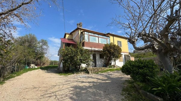 casa indipendente in vendita a Mosciano Sant'Angelo