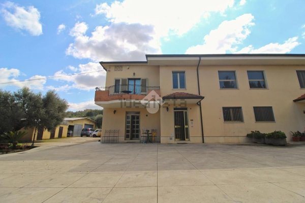 casa indipendente in vendita a Mosciano Sant'Angelo in zona Montone